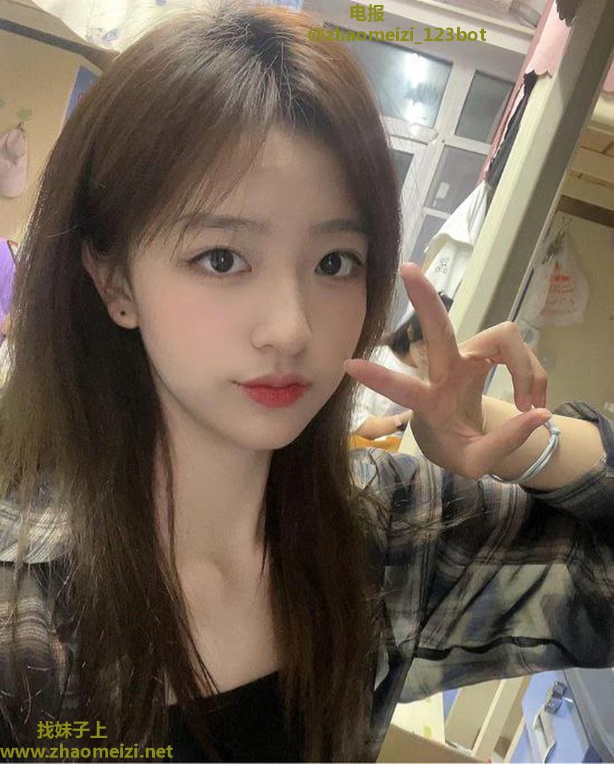 下面粉嫩美鲍在校女大