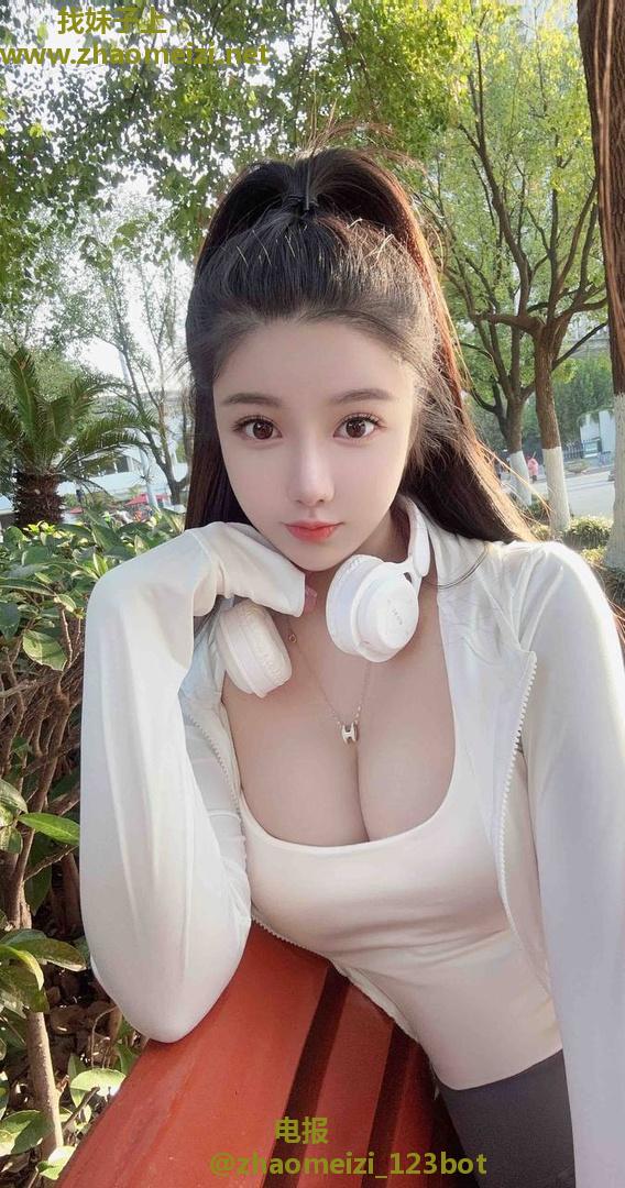 蜜桃臀性感健身妹妹