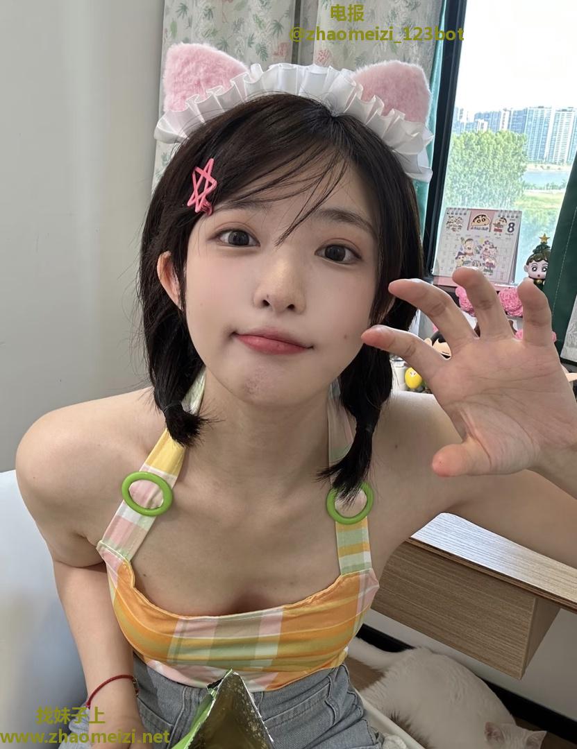 可爱听话乖巧女大