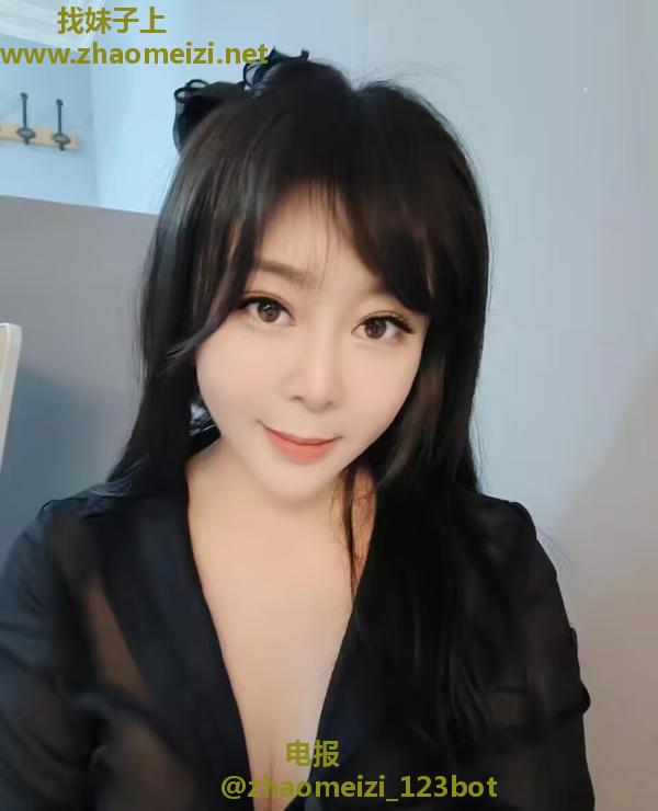 会喷水的小姐姐