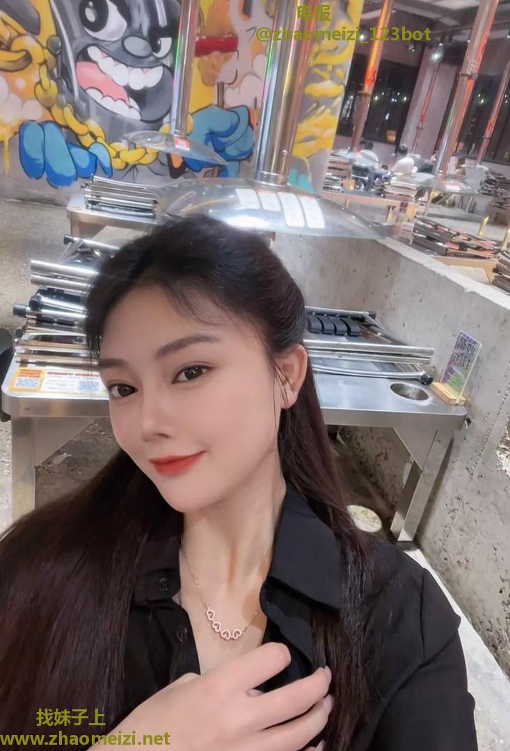 成都翘臀美女
