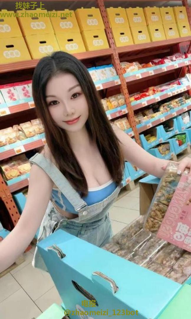 大胸性感骚货