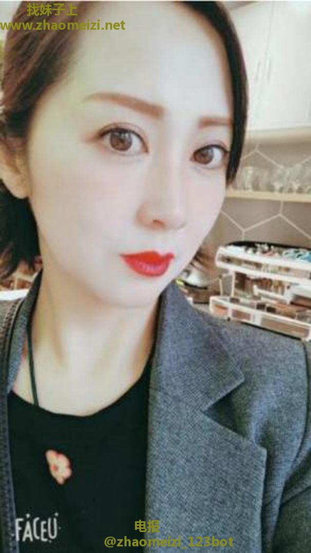 双井丰臀小少妇