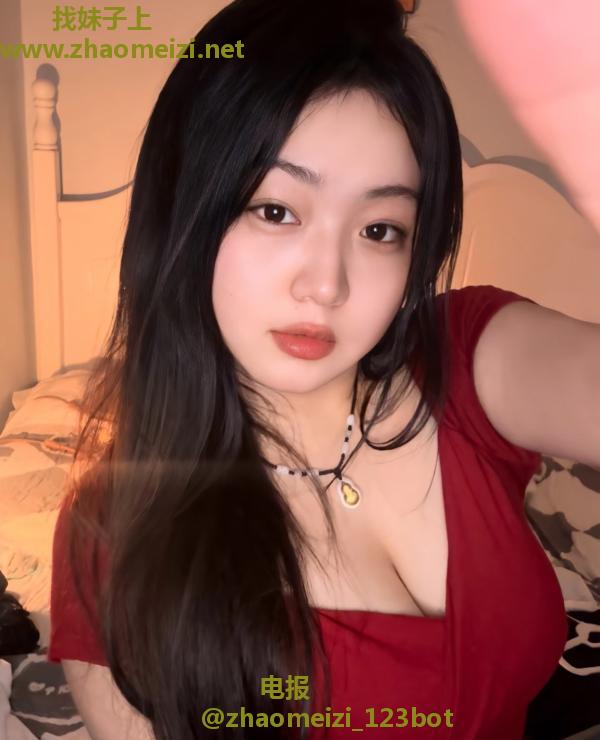 可舌吻肉感妹子