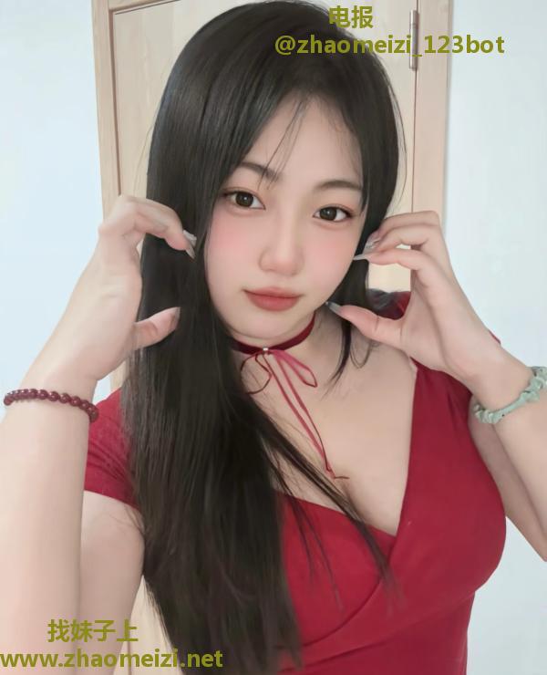 可舌吻肉感妹子