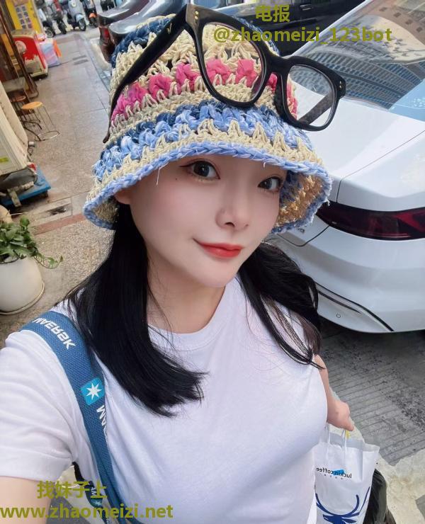 肤白虎牙妹文文