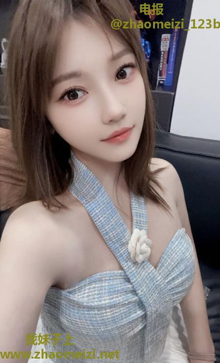 清纯女友翘臀老师