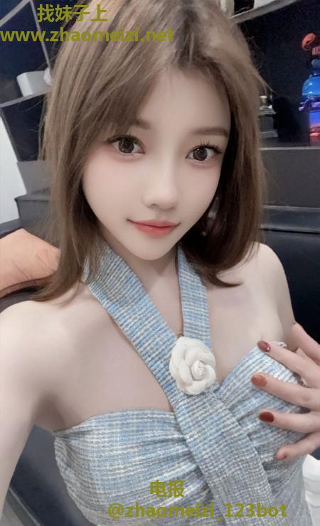 清纯女友翘臀老师