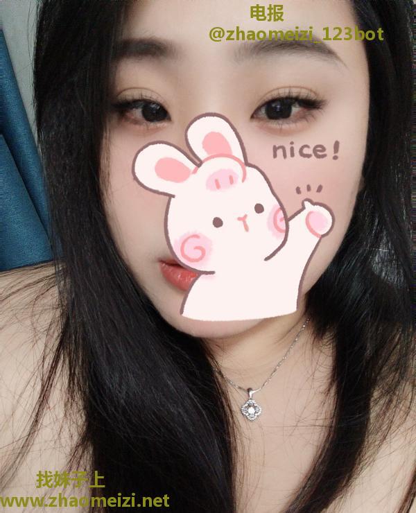 丰满大奶小姐姐