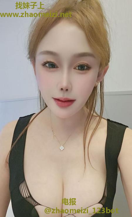 肤白貌美大胸妹