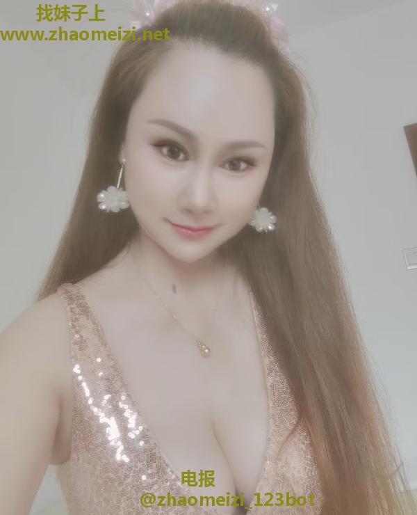 骚气E奶小姐姐