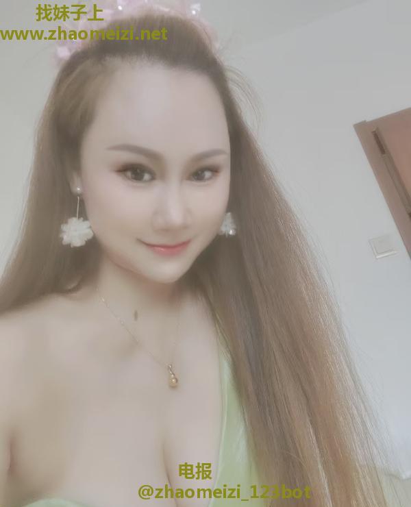 骚气E奶小姐姐