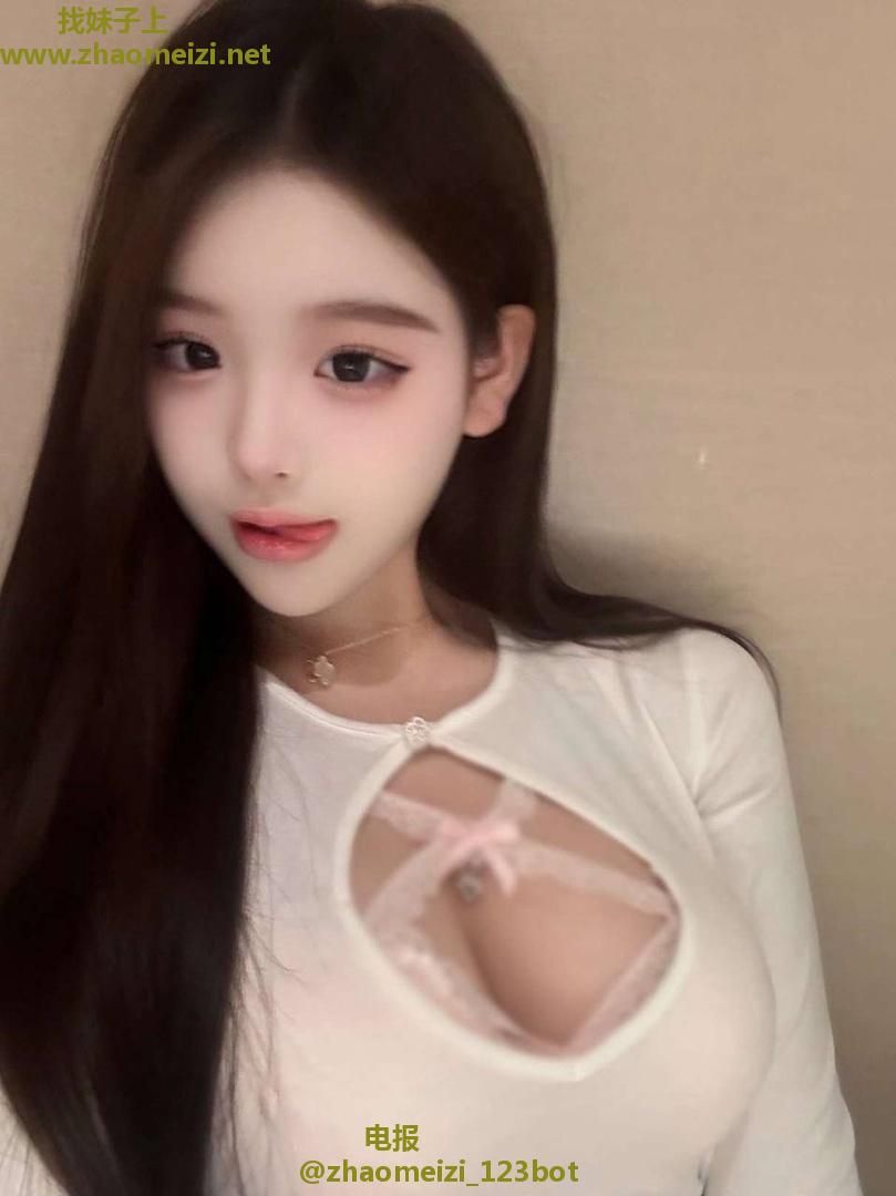 皇姑白嫩美鲍大胸妹