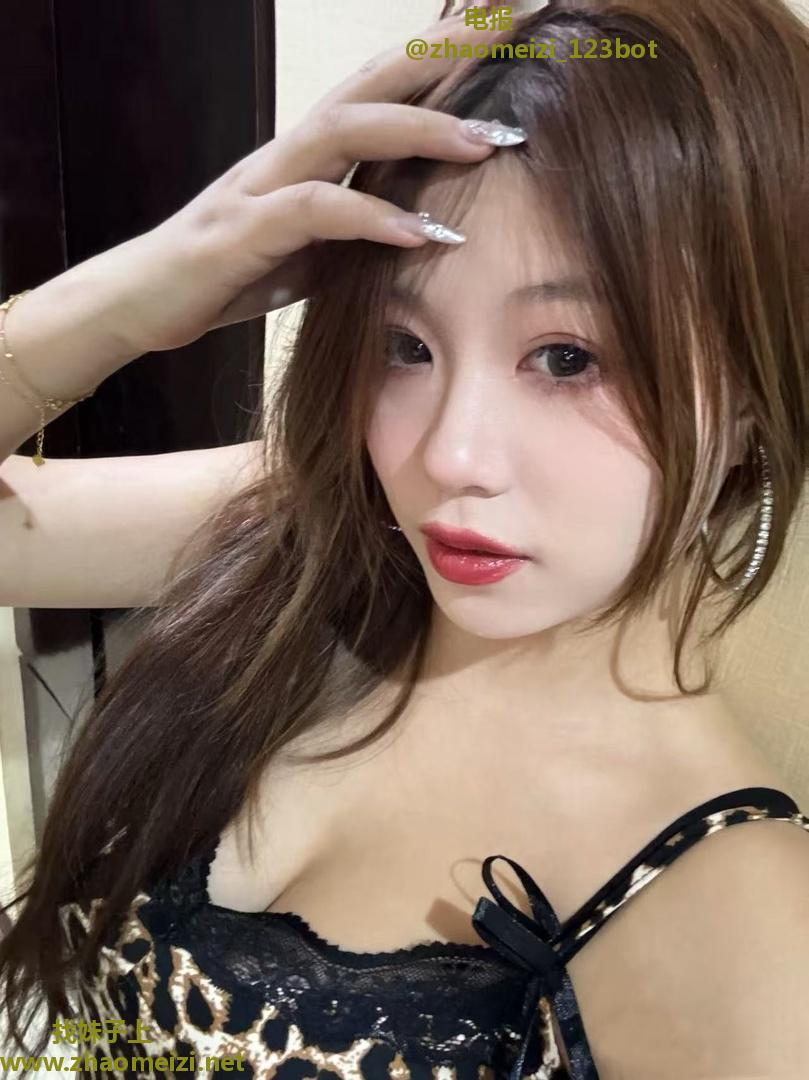 大胸长腿模特姐姐