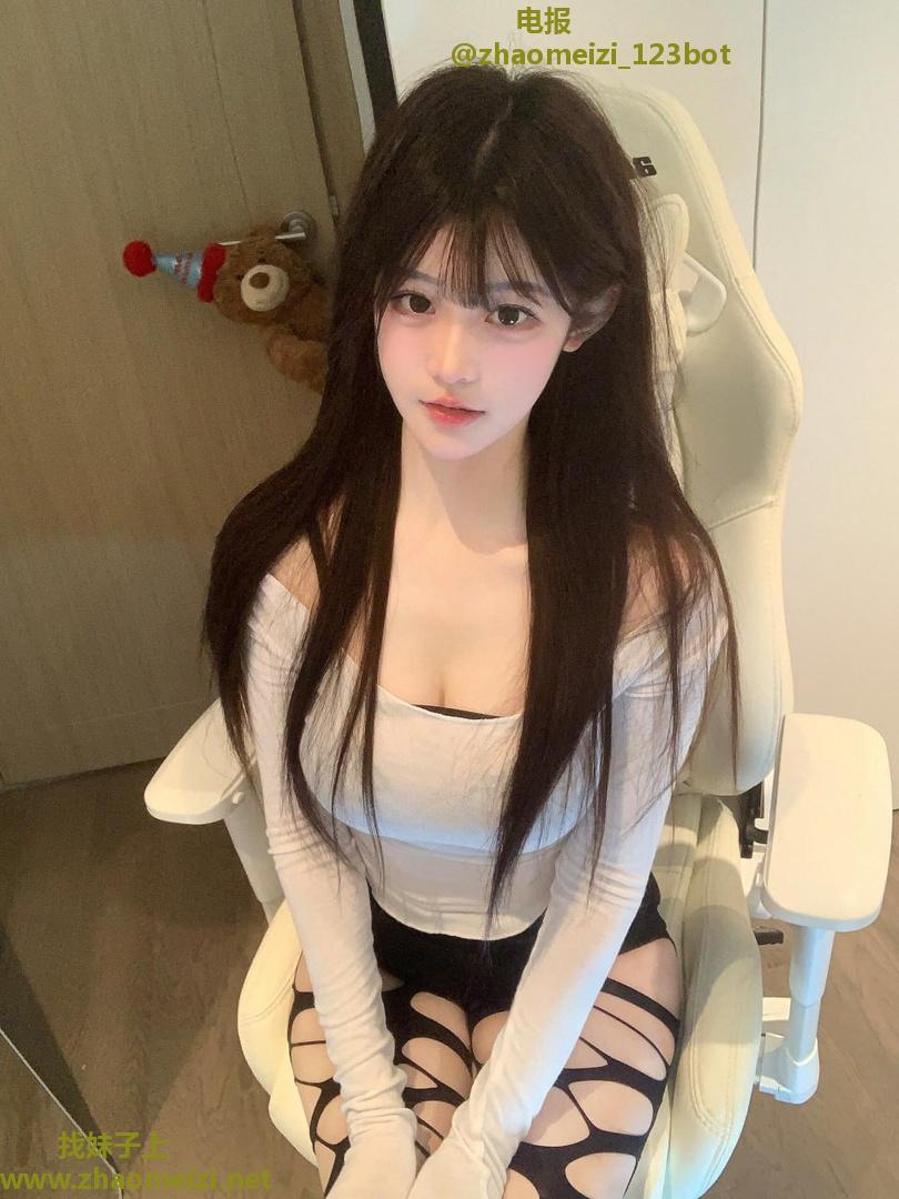 极品大胸眼镜妹