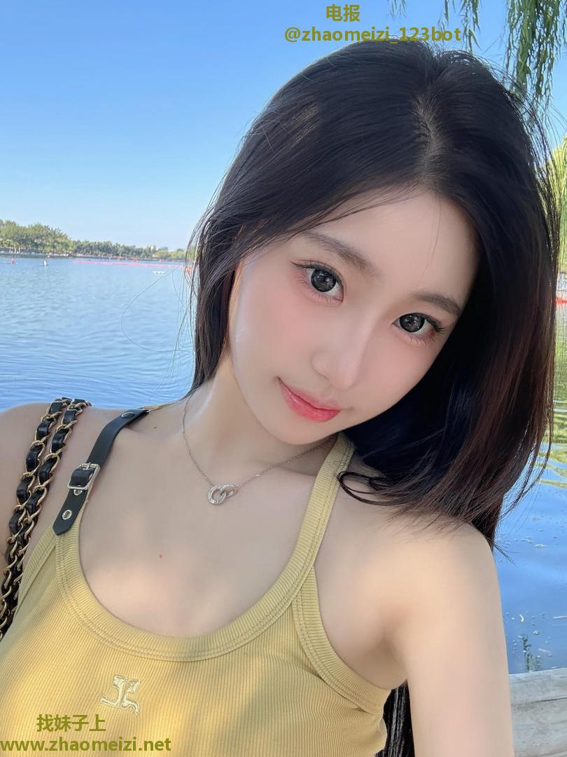 翘臀性感制服妹妹