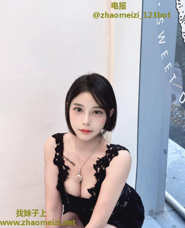 丰满大波风骚妹子