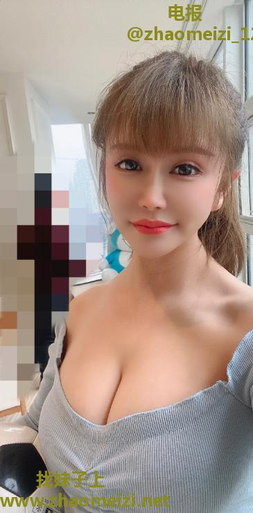爱深喉的小骚妇