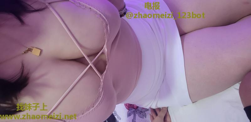 东门巨乳少妇