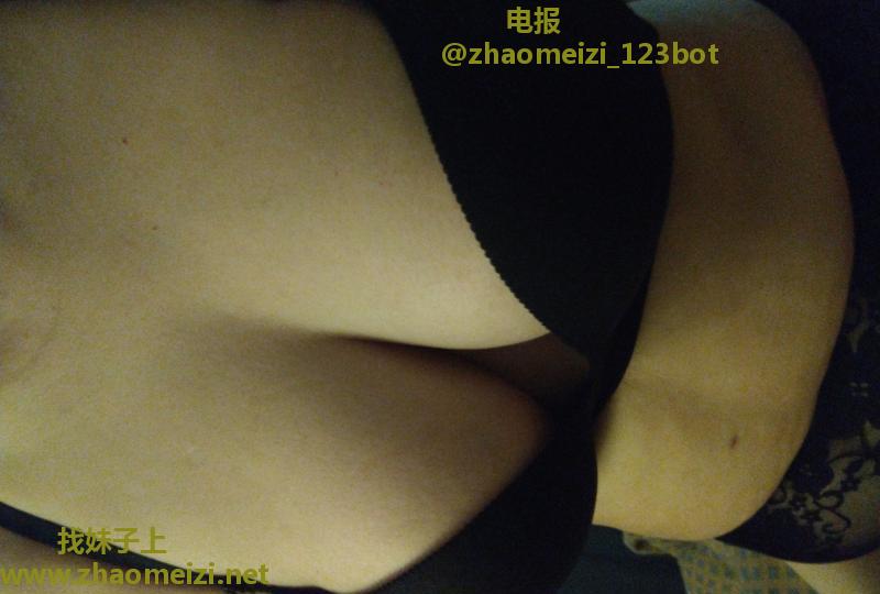 大屁股大奶子泄火女