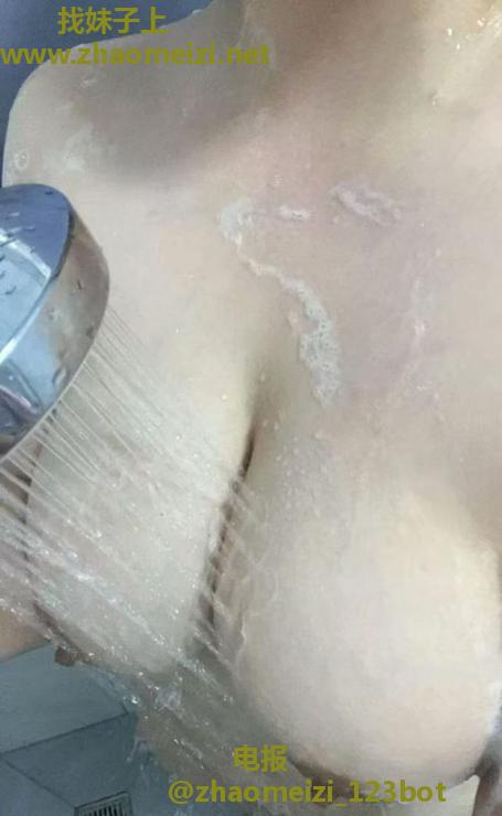 巨臀大胸少妇