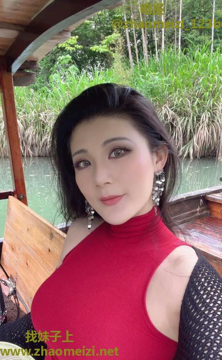 大肥臀美女老师