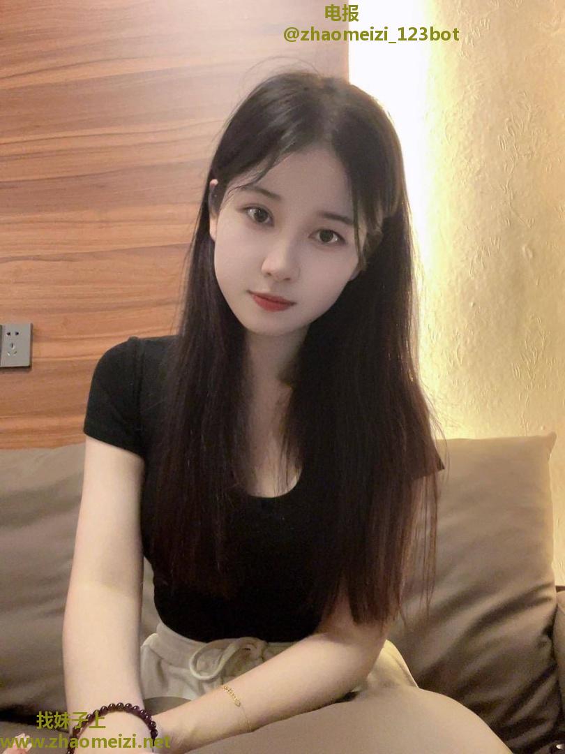 白嫩丰满清纯学妹