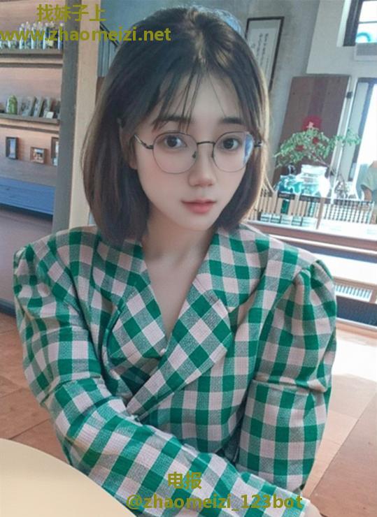 眼镜少妇野子
