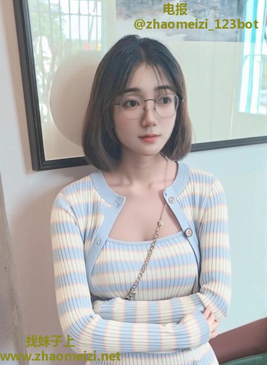 眼镜少妇野子