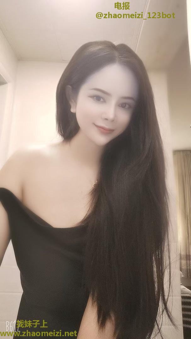 前凸后翘小妖精菲儿