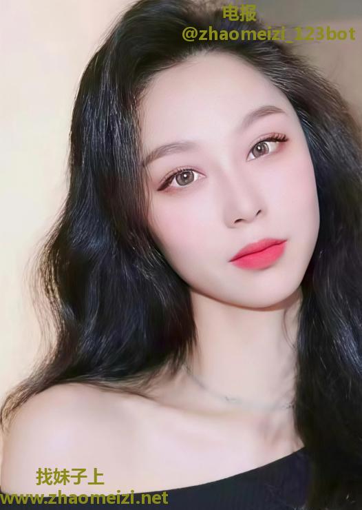 白嫩大奶迷人少妇