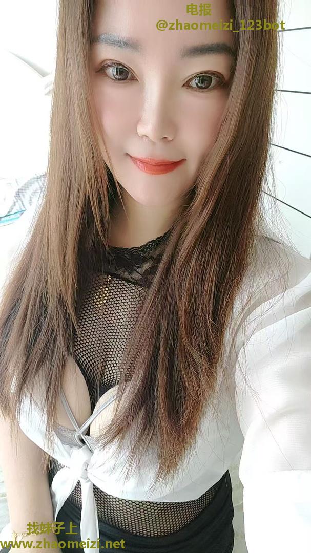 丰满迷人少妇