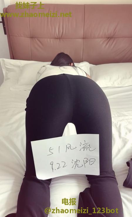 高挑白净嫩妹