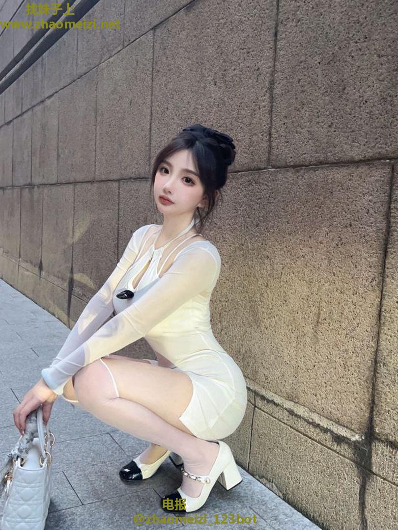 高颜值辣妹
