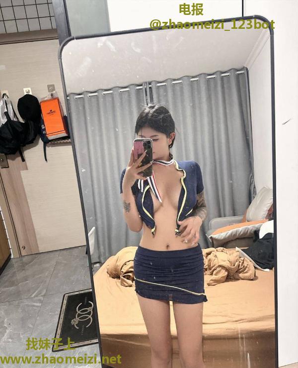 南开童颜大胸嫩妹
