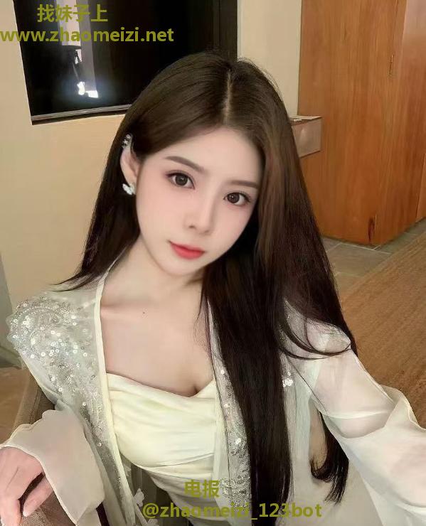 巨乳细腰小妖精
