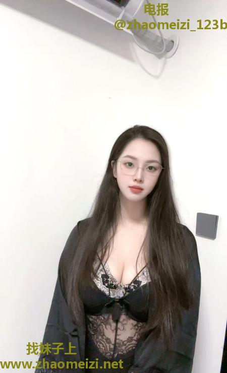 反差御姐明媚儿