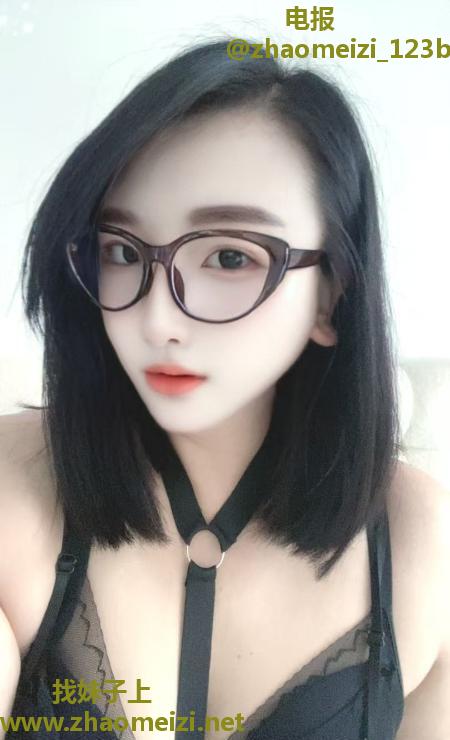 眼镜老师是骚货