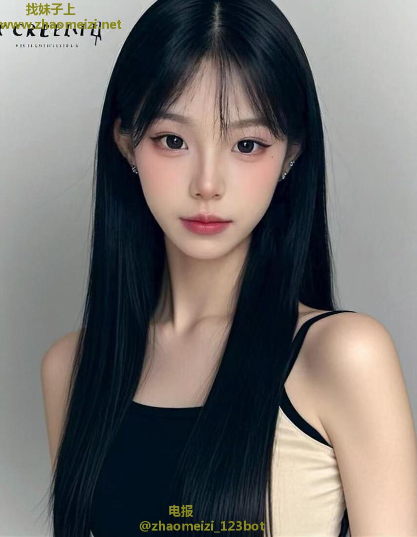 苗条小巧萌妹