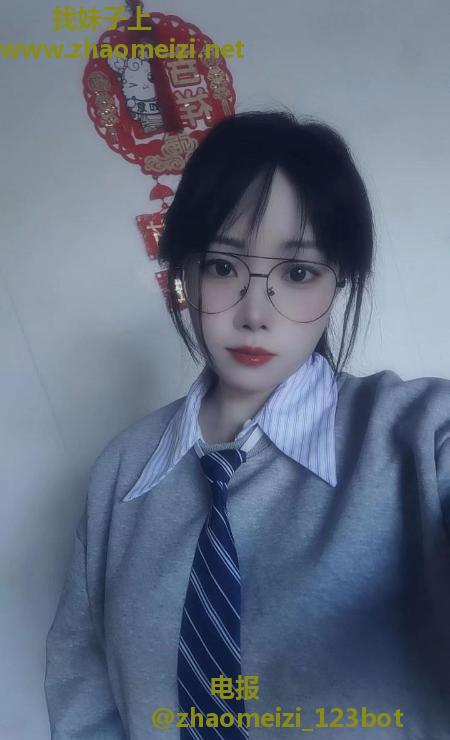 眼镜妹萌萌