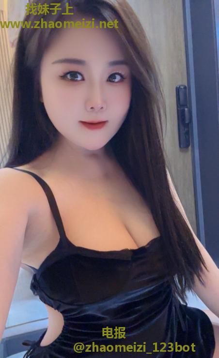 微胖大胸小姐姐