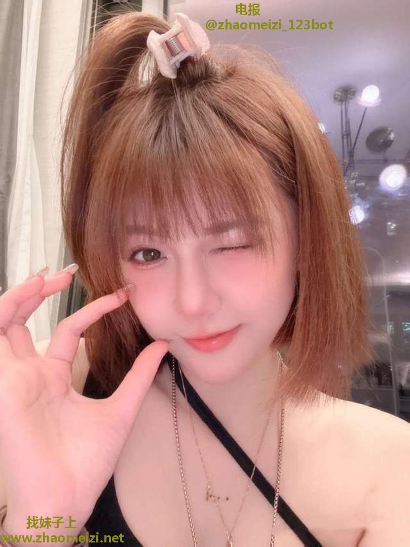 丰满骚嫩尤物