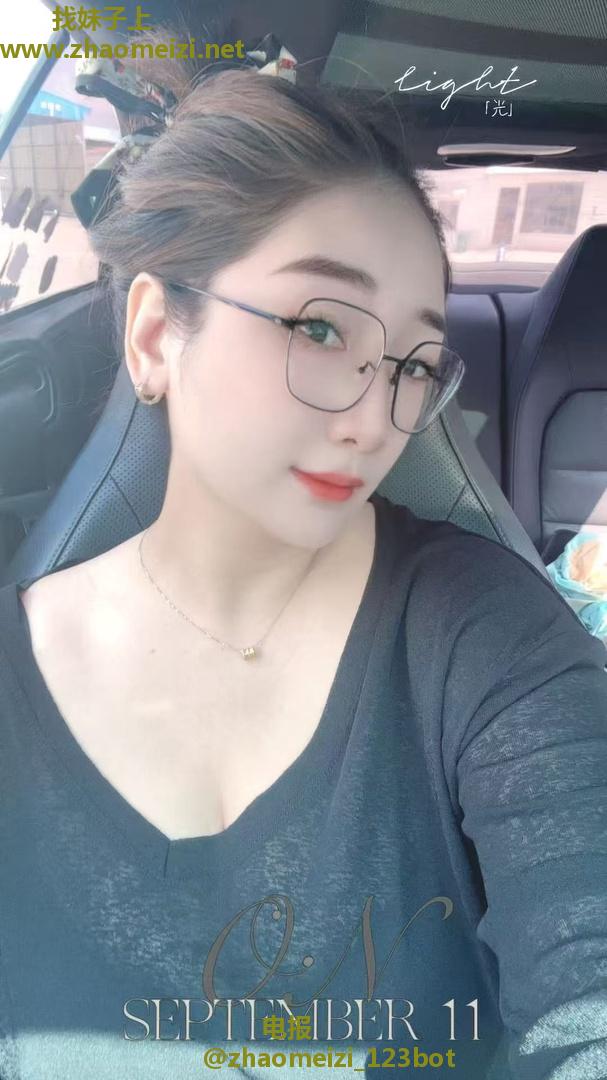 大奶小依依