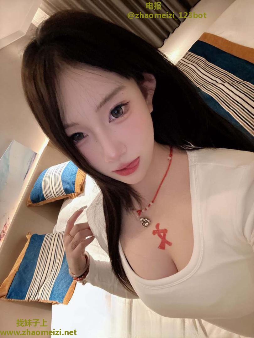 武侯粉嫩嫩丰满骚鸡