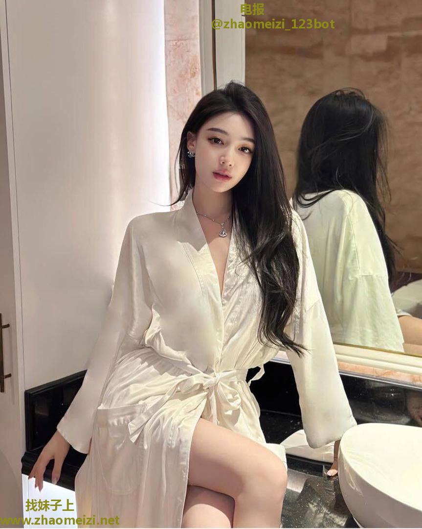 大奶性感丝袜制服御姐