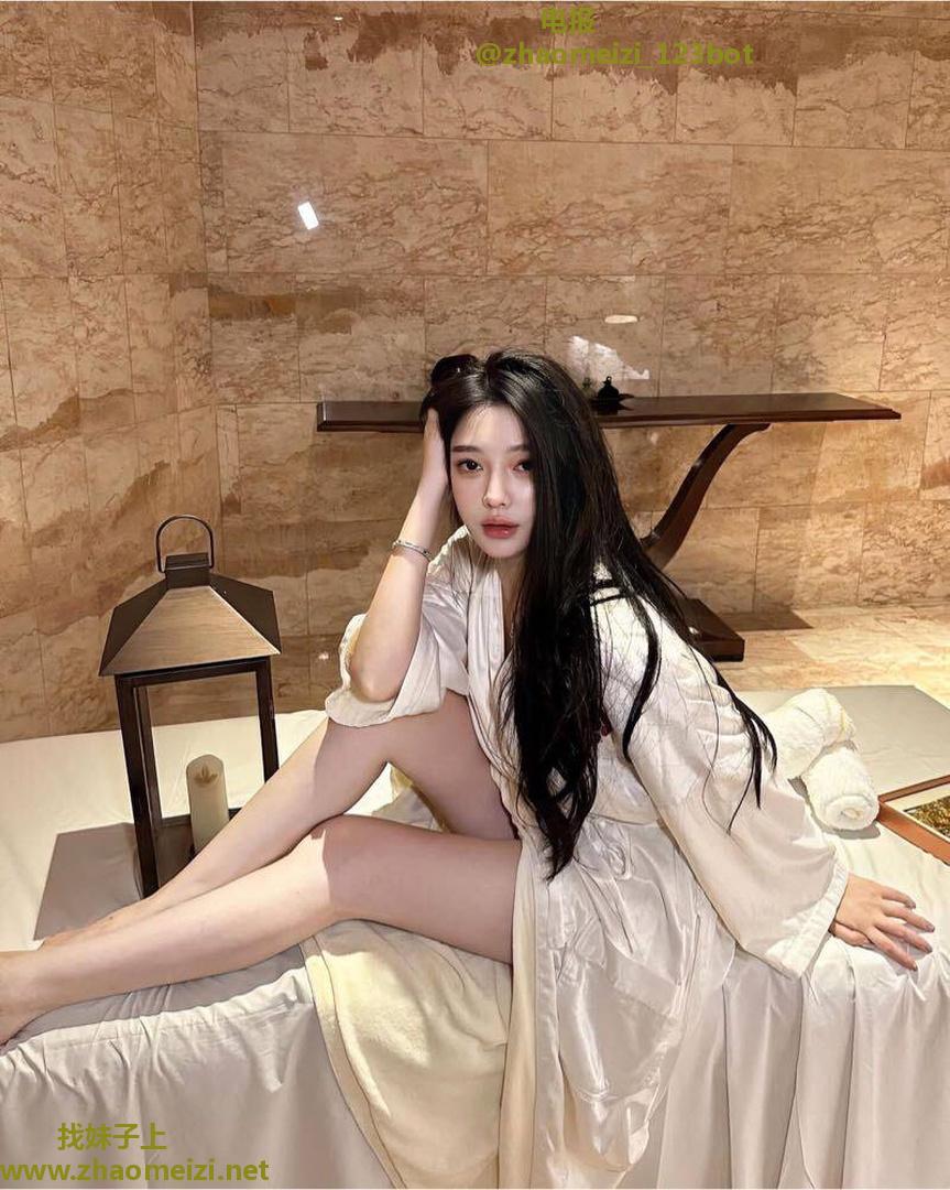 大奶性感丝袜制服御姐