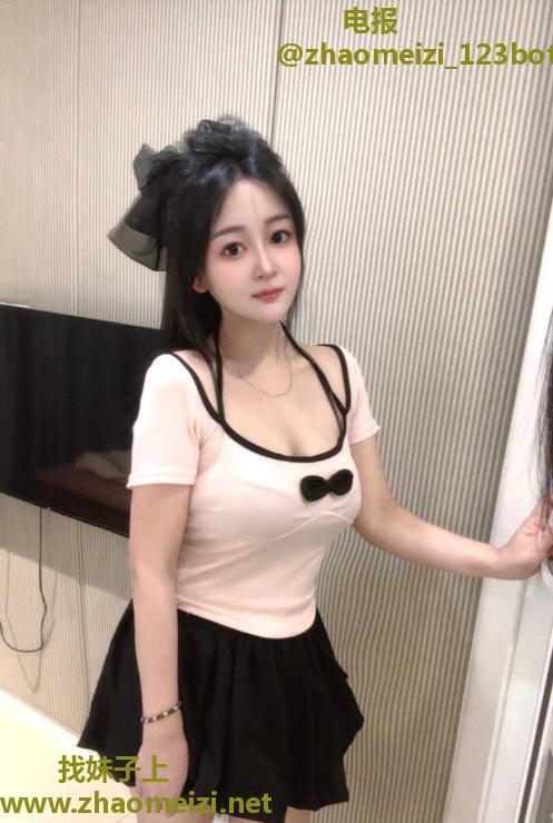 深喉B紧大波妹