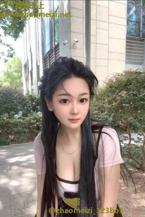 深喉B紧大波妹