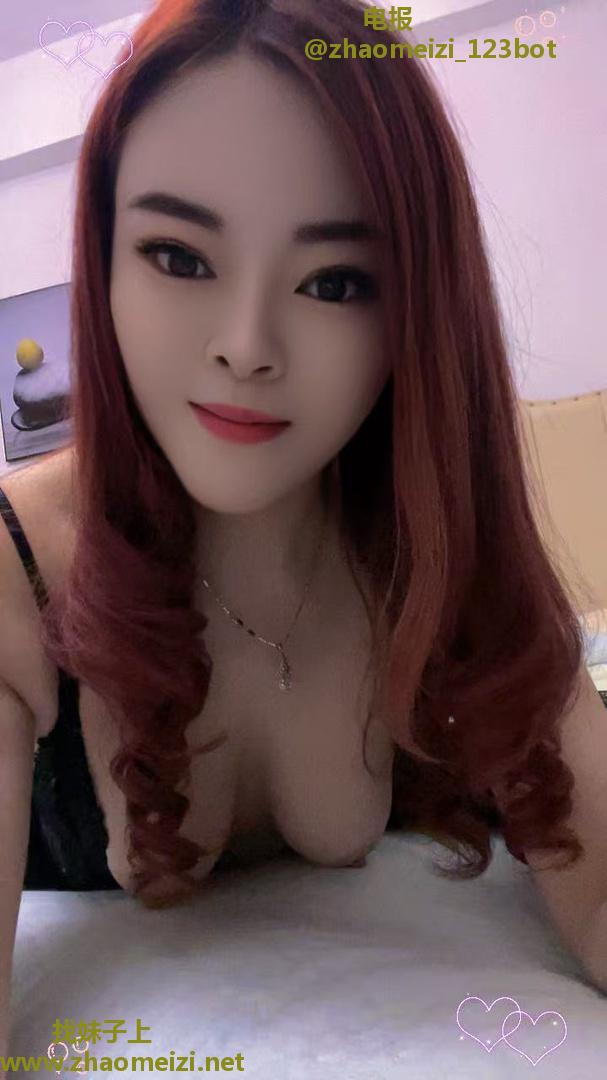 肤白胸大姐姐