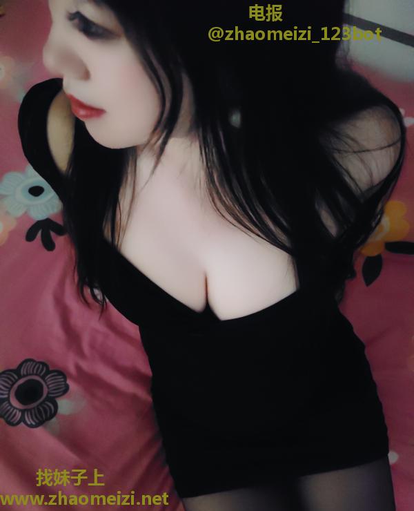 大光路白皮肤少妇